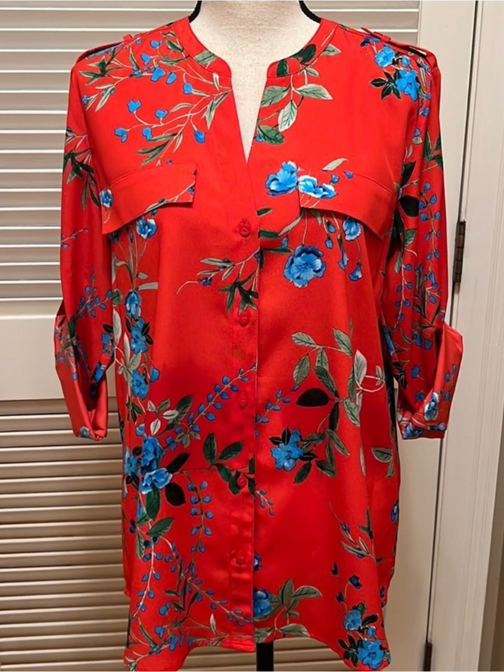 CK Calvin Klein Women’s S Vibrant Red Blue Floral Print Button Down Blouse EUC